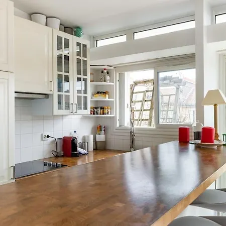 Vaugirard Lecourbe 2br Avec Balcon Париж