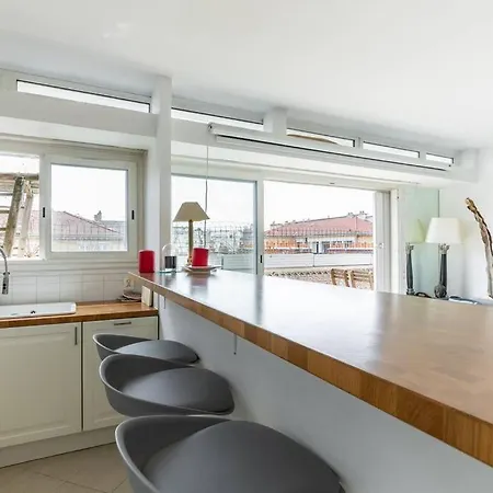 Vaugirard Lecourbe 2br Avec Balcon *