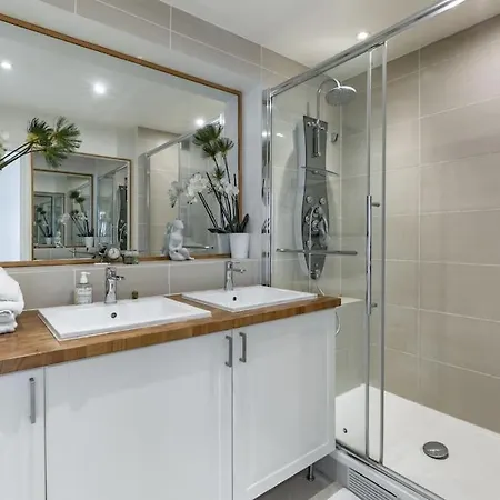Vaugirard Lecourbe 2br Avec Balcon